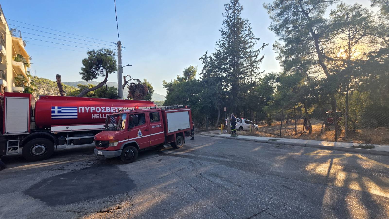 Σε ύφεση η πυρκαγιά, ο "στρατηγός άνεμος" λυπήθηκε το Χαϊδάρι 6 Σε ύφεση η πυρκαγιά, ο "στρατηγός άνεμος" λυπήθηκε το Χαϊδάρι 5