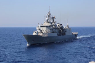 "Επεσαν" υπογραφές για τον εκσυγχρονισμό των 4 φρεγατών ΜΕΚΟ 27