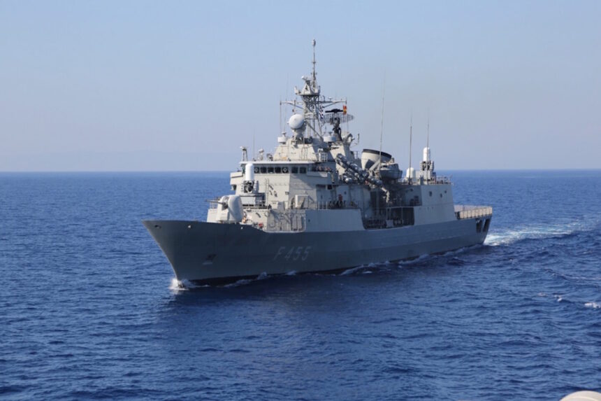 "Επεσαν" υπογραφές για τον εκσυγχρονισμό των 4 φρεγατών ΜΕΚΟ 15