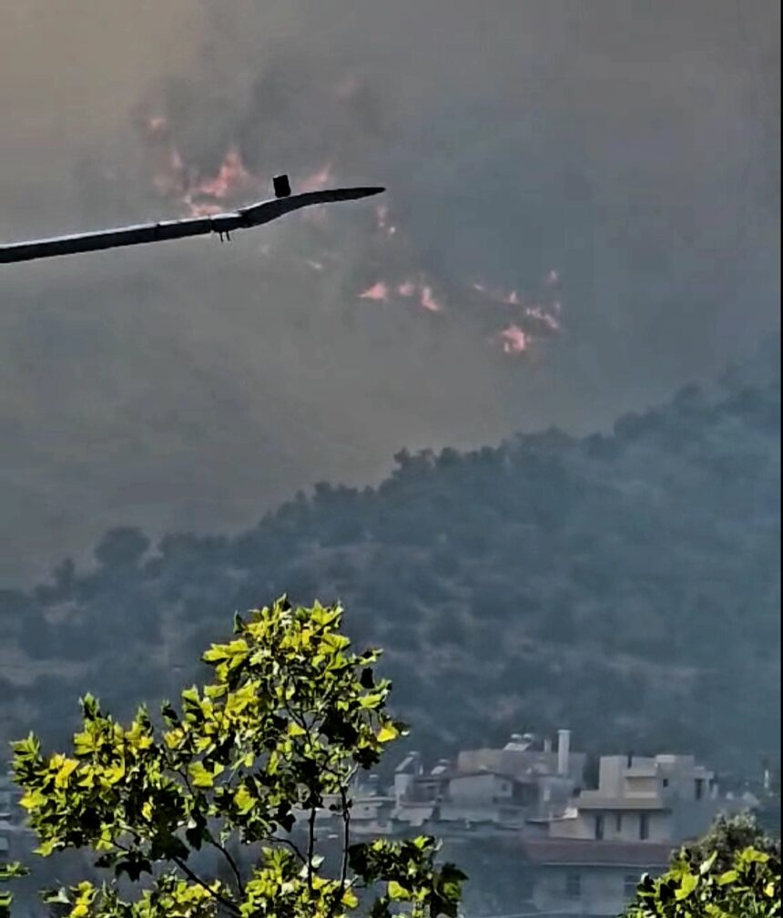 Εντολή απομάκρυνσης σε Άνω Δάσος και Αφαία - Συναγερμός στην Πυροσβεστική 15