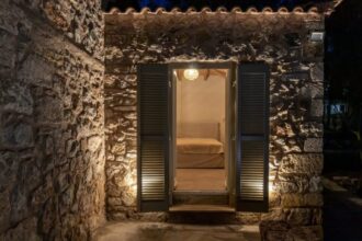 Αλλάζει χέρια η βίλα του Αλέκου Αλεξανδράκη στο Μεγάλο Πεύκο 23