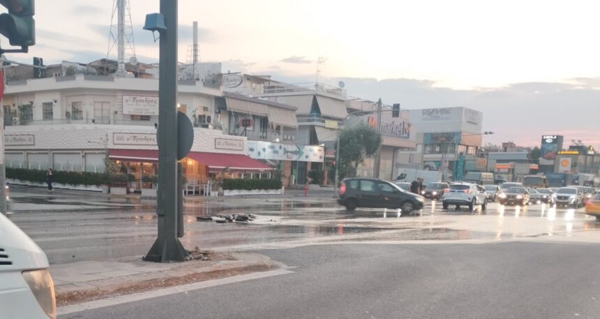 Βλάβη σε μεγάλο αγωγό της ΕΥΔΑΠ στη Λ. Αθηνών - Διακοπές νερού, κυκλοφοριακά προβλήματα 1