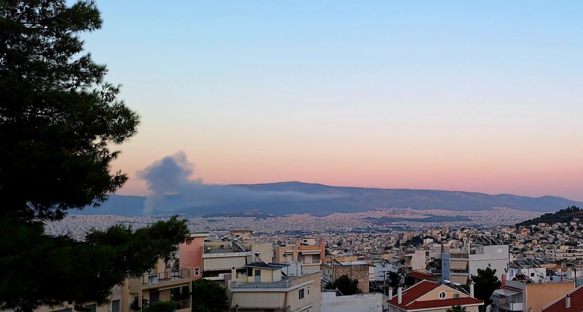 Φωτιά σε παλιό κτήριο στο Πάρκο Γουδή, στον Υμηττό 3