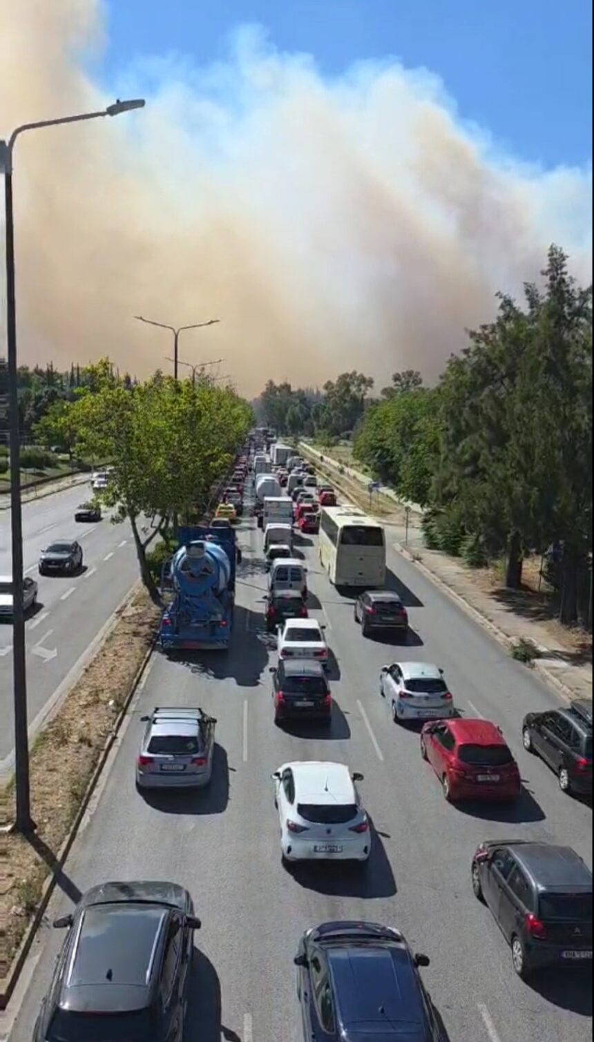 Κυκλοφοριακές ρυθμίσεις στη Λεωφόρο Αθηνών λόγω της πυρκαγιάς στο Ποικίλο 15