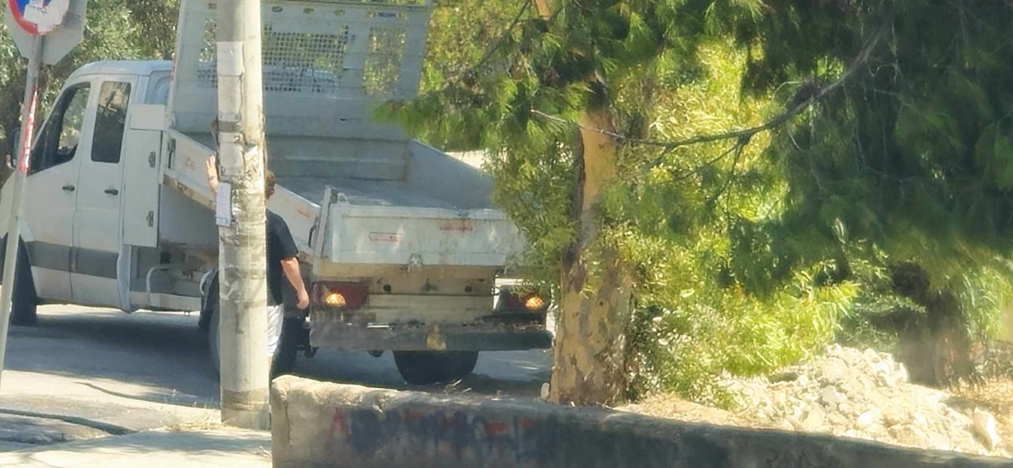 Χαϊδάρι: Ασύλληπτο - Αδειάζουν μπάζα φόρα παρτίδα με το φορτηγό! 3 μπάζα