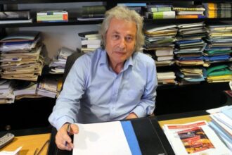 "Αν πιάσει καμιά φωτιά είναι δυνατόν να λείπει ο Δήμαρχος;" 27