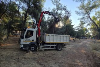 Ο Δήμος Χαϊδαρίου καθαρίζει το Άλσος Δαφνίου και καταγγέλλει 39