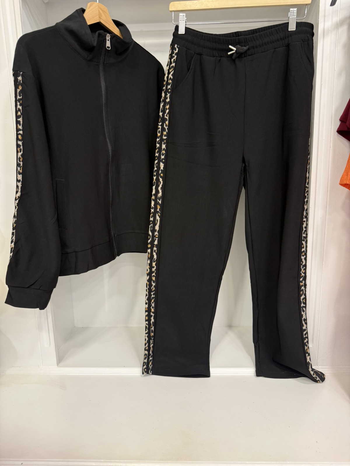 ΟΛΑ 10€ & 20€ - Η νέα φθινοπωρινή συλλογή τού Be Queen of Fashion είναι εδώ! 22 ΟΛΑ 10€ & 20€ - Η νέα φθινοπωρινή συλλογή τού Be Queen of Fashion είναι εδώ! 21