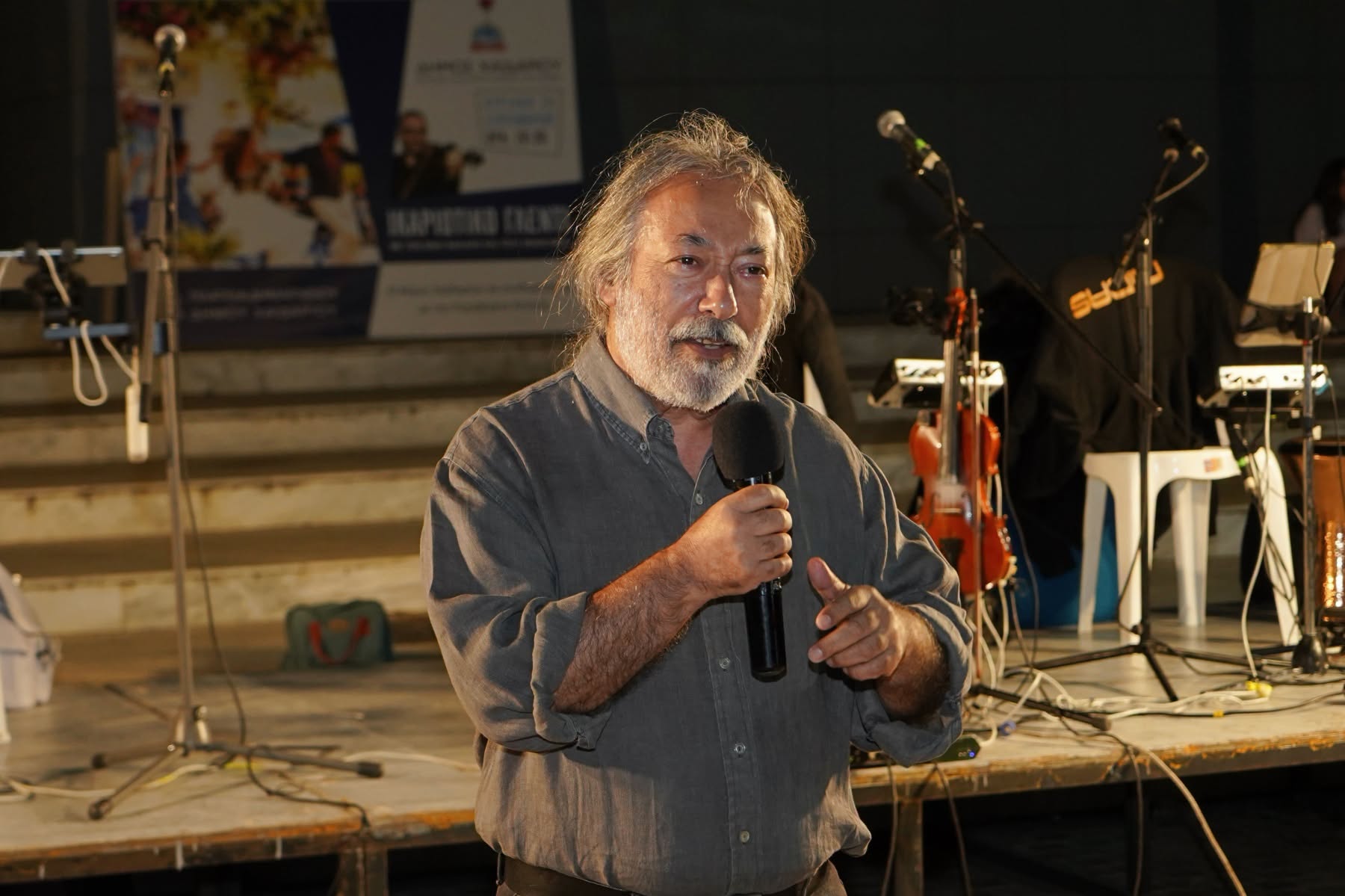 Όλη η Πλατεία χόρευε στο ικαριώτικο πανηγύρι με τον Νίκο Φάκαρο 4 Όλη η Πλατεία χόρευε στο ικαριώτικο πανηγύρι με τον Νίκο Φάκαρο 3