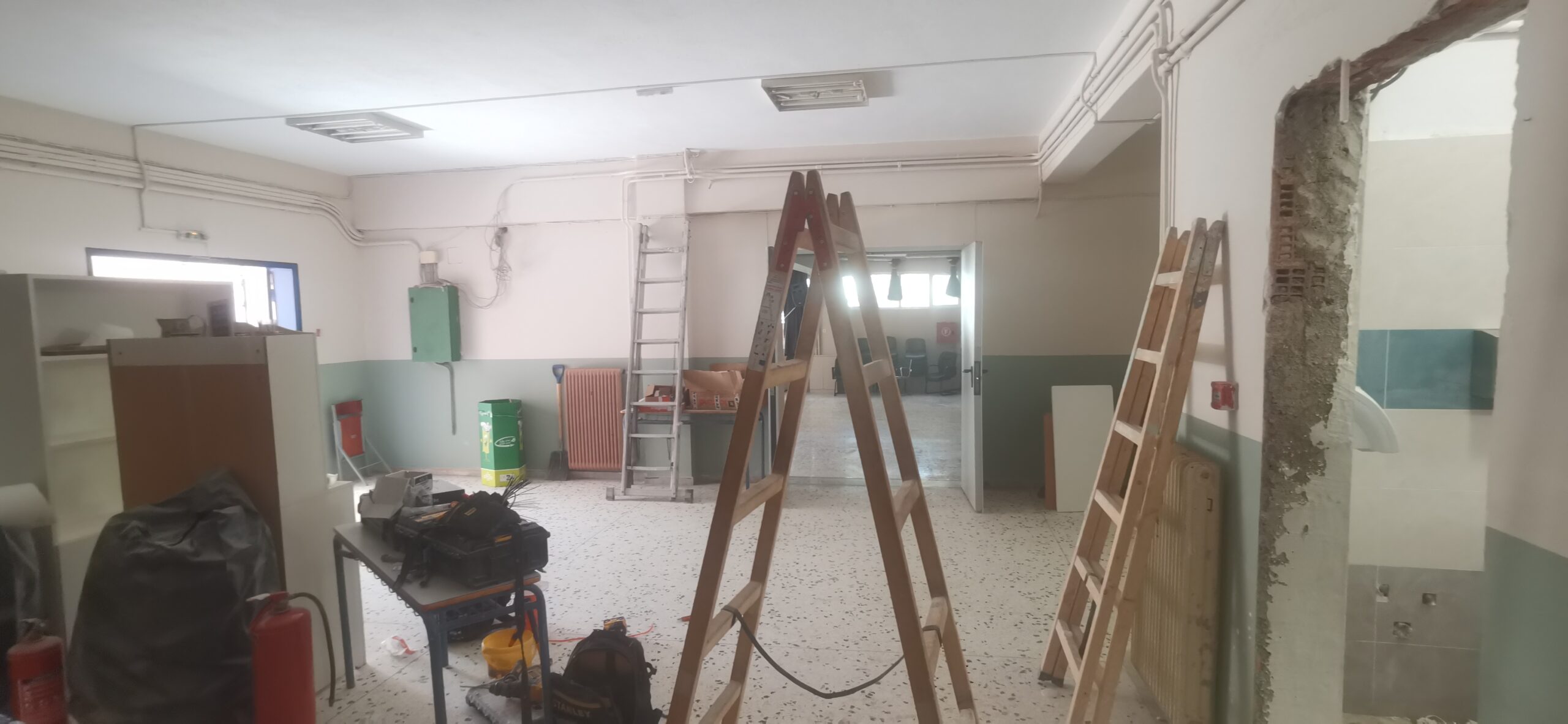 Το "νέο" 3ο Λύκειο περιμένει τους μαθητές του - Και λίγη γκρίνια για την ανακαίνιση 3