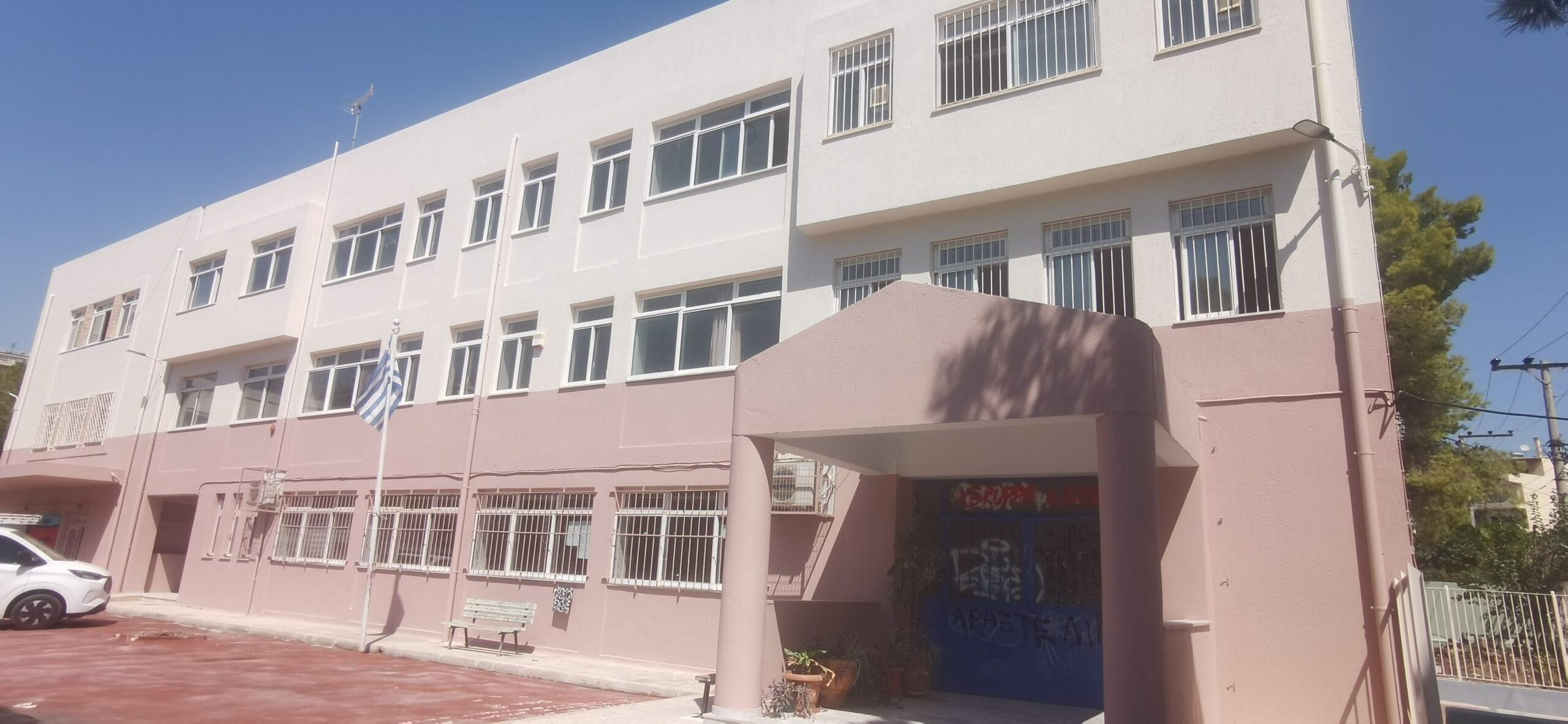 Το "νέο" 3ο Λύκειο περιμένει τους μαθητές του - Και λίγη γκρίνια για την ανακαίνιση 3