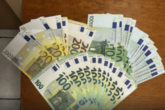 Χαϊδάρι: Έφοδος της ΕΛΑΣ με αστυνομικό σκύλο σε σπίτι - Χειροπέδες σε 38χρονο 21