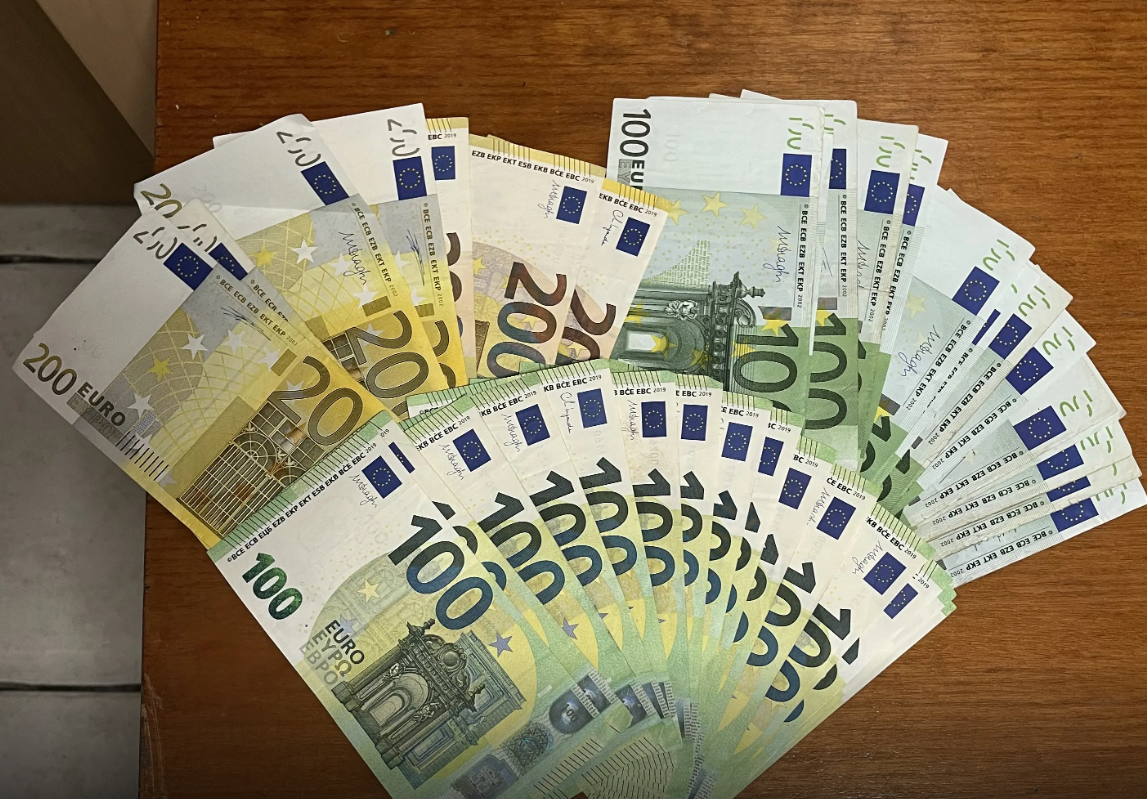 Χαϊδάρι: Έφοδος της ΕΛΑΣ με αστυνομικό σκύλο σε σπίτι - Χειροπέδες σε 38χρονο 3