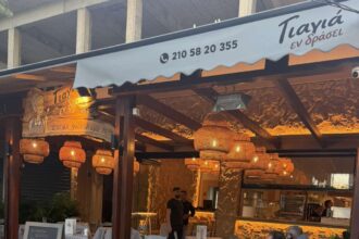 Επίσημη πρώτη για το «Γιαγιά εν δράσει» στο Χαϊδάρι - Το μενού της πρεμιέρας 21/10 25