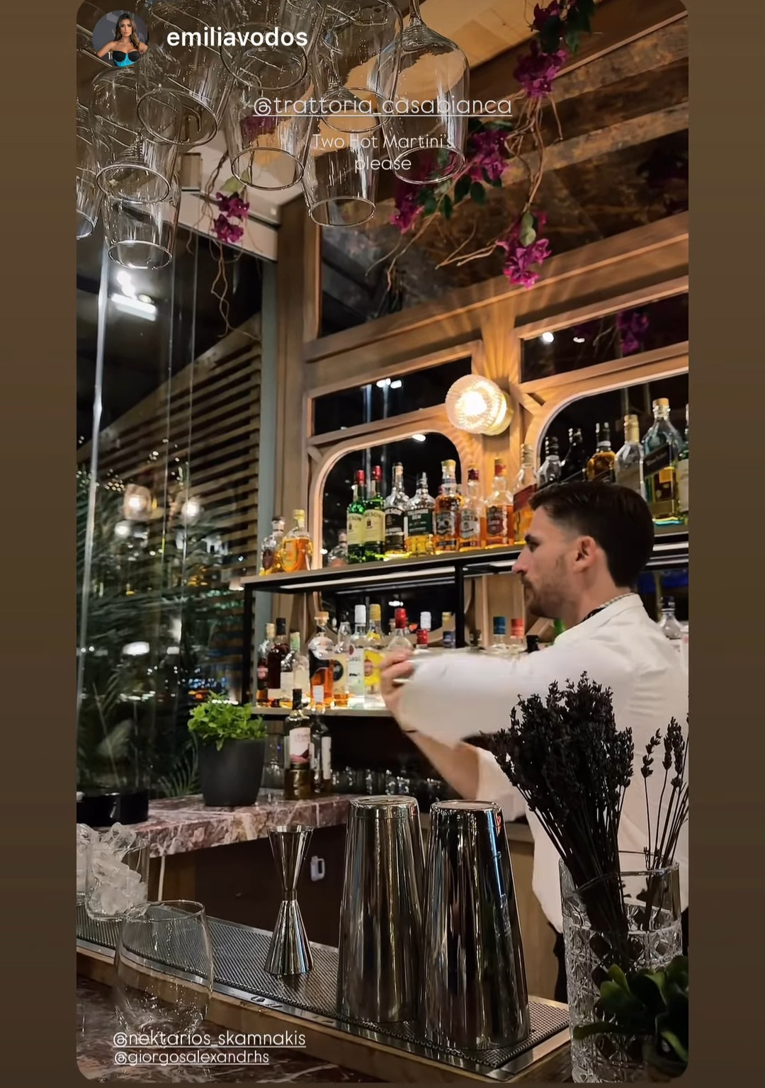 Λάμψη αστέρων και αυθεντικό ιταλικό ταμπεραμέντο στο Χαϊδάρι: Το επετειακό πάρτι της χρονιάς για τη δεκαετία της Trattoria Casa Bianca! 54 Λάμψη αστέρων και αυθεντικό ιταλικό ταμπεραμέντο στο Χαϊδάρι: Το επετειακό πάρτι της χρονιάς για τη δεκαετία της Trattoria Casa Bianca! 53