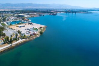 Έξω φρενών η Ελευσίνα για παραχώρηση γης στην Παραλία σε εταιρεία του Δ. Μελισσανίδη 33