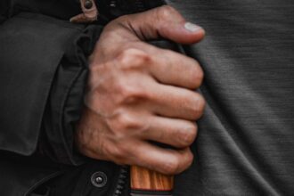 Μαχαίρωσαν 32χρονο στην Ελευσίνα - Καταγγελία για επίθεση από νεοναζί 35