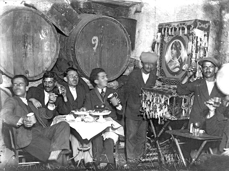 Ταβέρνα, η “ερωμένη” του Έλληνα 6 Ταβέρνα, η “ερωμένη” του Έλληνα 5